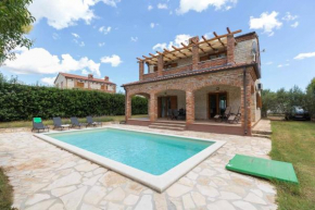 Sunny holiday house with private pool
